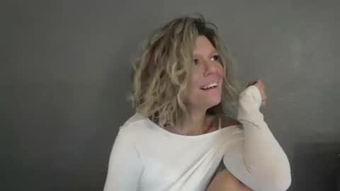 Hailey online show from April 10, 5:30 pm