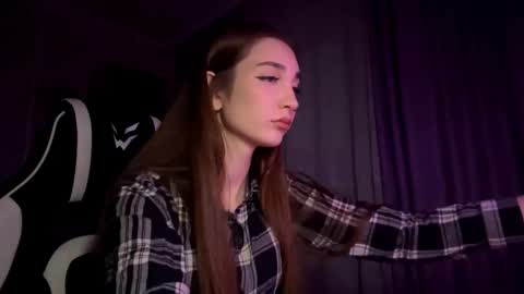 Holly online show from December 3, 7:16 pm