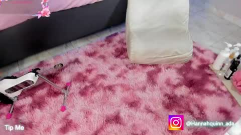 hanaahquinn online show from April 15, 11:33 am