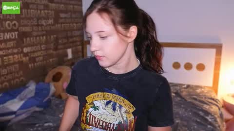 hanahwoods online show from September 14, 11:24 pm