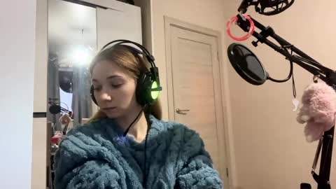 Alya online show from May 1, 3:26 pm