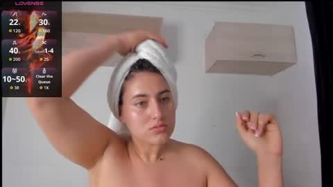 hanna__evans_ online show from June 21, 12:53 pm