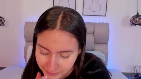 hanna__evans_ online show from December 16, 12:22 pm