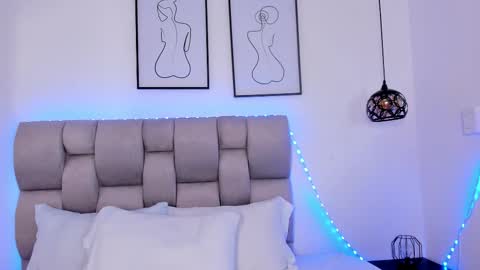 hanna__evans_ online show from February 3, 12:32 pm