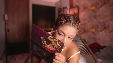 HANNA  online show from December 3, 11:40 pm