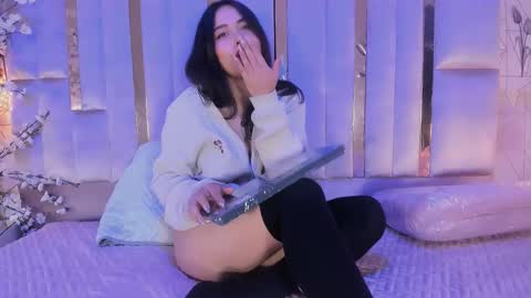  Hanna Collins  online show from December 21, 1:15 pm