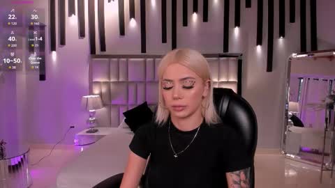  Hanna Connor  online show from March 7, 9:00 pm