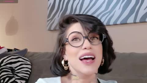 Hannah  online show from November 19, 2:44 am