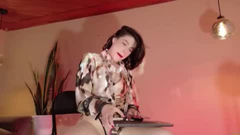 Hannah  online show from February 14, 1:51 am