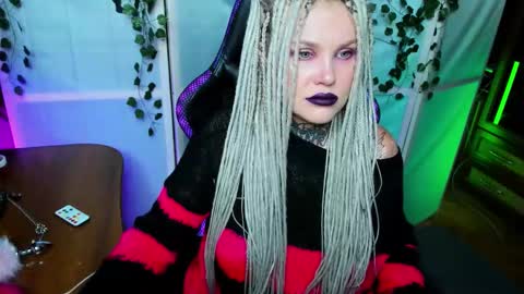 Hannah online show from November 13, 10:20 pm