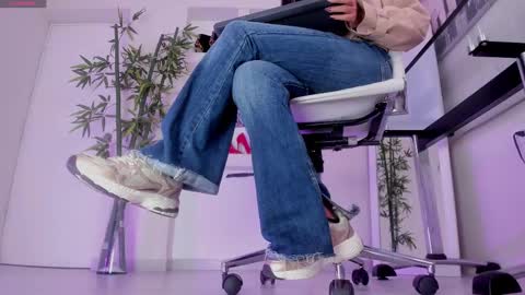 HANNAH HOWELL online show from November 10, 9:26 am