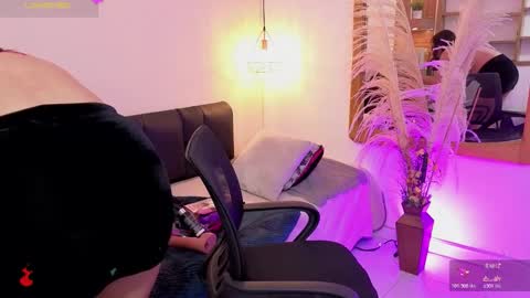 Hannah Williams online show from February 11, 2:47 am