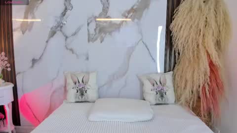 Hannahill69 online show from September 24, 4:44 am