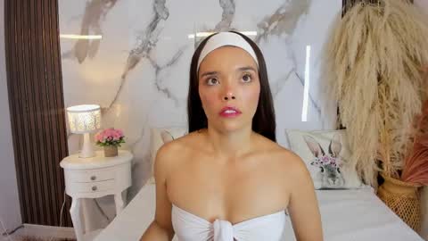 Hannahill69 online show from April 15, 5:19 am