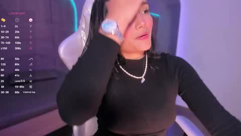 hannahmonttgomery  Help me reach 100 Hands up online show from February 12, 5:36 pm