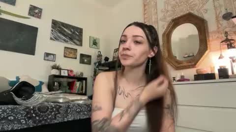 Hannah Taylor online show from February 11, 2:15 am