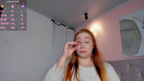 hannamartinn_ online show from May 6, 3:38 pm