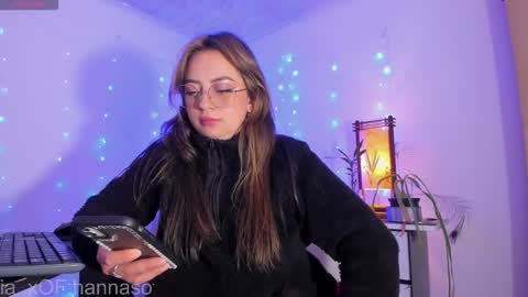 Snapshot of hannasofiax chatting on January 7, 6:24 pm hannasofia x Schedule 700 -1400GTM-5 online show from January 7, 6:24 pm