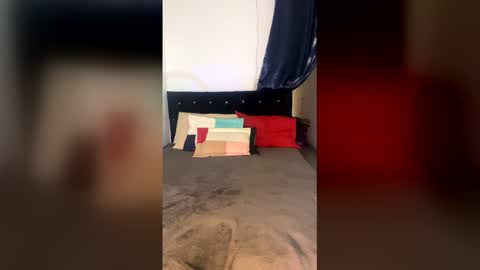 Hannah online show from April 13, 6:52 pm