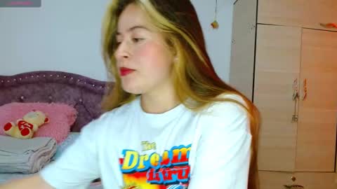 Snapshot of hanssel_tess chatting on October 22, 5:18 pm isabella online show from October 22, 5:18 pm