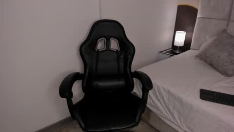 has_gonzalezz online show from November 25, 6:04 am