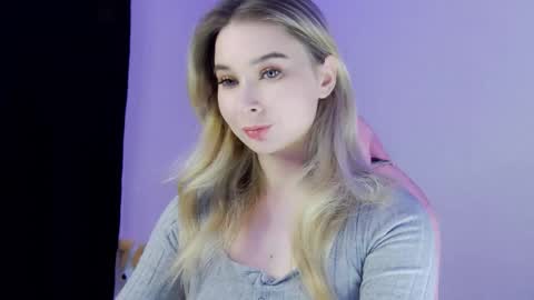 Anna online show from March 29, 7:02 pm