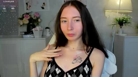 Snapshot of havefunwithmee_ chatting on October 20, 9:23 am Lola online show from October 20, 9:23 am