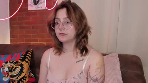 Snapshot of hazelbrownn23 chatting on September 25, 8:28 pm Hazel Brown online show from September 25, 8:28 pm