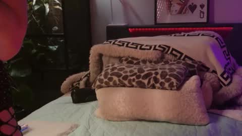 Hazeleo online show from December 3, 10:23 pm