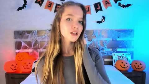 Hazel  online show from October 25, 4:14 pm