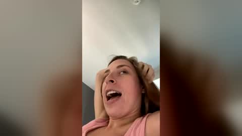 heidi_is_here_72 online show from June 19, 10:02 pm