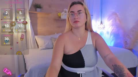 Snapshot of heidishayk chatting on February 3, 7:21 pm ANTARA REY online show from February 3, 7:21 pm