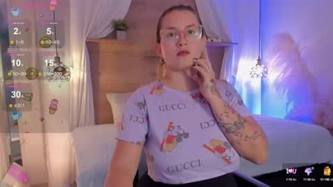 Snapshot of heidishayk chatting on February 14, 7:23 pm ANTARA REY online show from February 14, 7:23 pm
