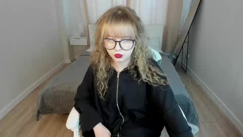 Helen Carson online show from April 20, 1:08 am