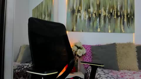 Helena Santos  online show from October 23, 12:00 pm