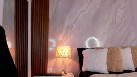 Helena Santos  online show from January 15, 11:16 am