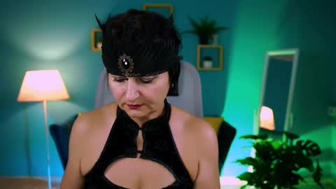 helenbeler online show from October 31, 12:31 pm