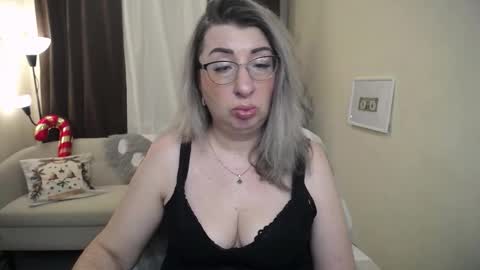 helenenigma online show from December 4, 7:47 pm