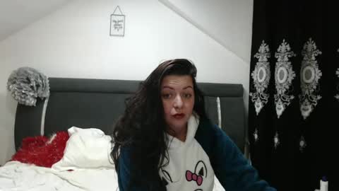 Snapshot of helenhh chatting on February 11, 10:25 am helenhh online show from February 11, 10:25 am