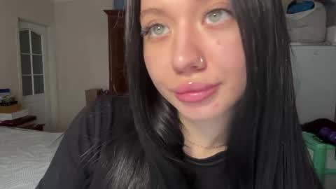 lilian online show from April 13, 3:30 am