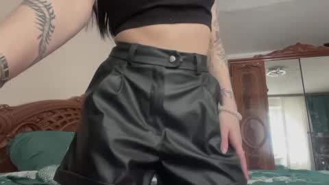 lilian online show from March 29, 3:16 am