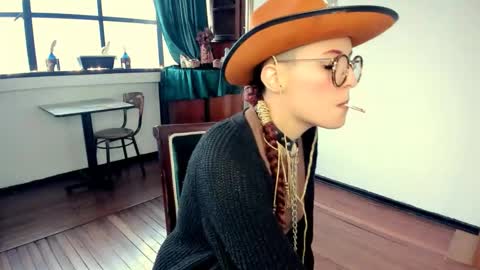 Heliconia online show from November 3, 10:14 pm