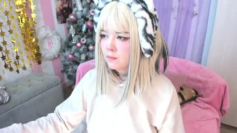 Laura online show from December 11, 2:09 am