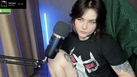 Red online show from March 5, 9:10 pm