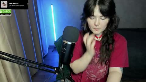 Red online show from October 30, 8:43 pm