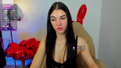 Snapshot of hellen__moore chatting on February 17, 12:54 am GTM3Mon Wed Thu Fri Sun 0400 am-1030pm online show from February 17, 12:54 am