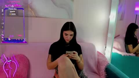 Snapshot of hellen__moore chatting on February 20, 1:03 am GTM3Mon Wed Thu Fri Sun 0400 am-1030pm online show from February 20, 1:03 am