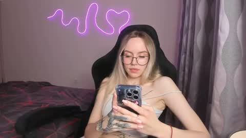 Lisa online show from April 30, 6:02 pm