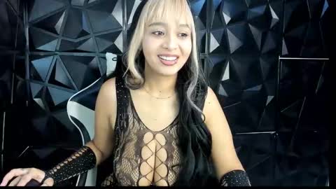 heluehorny13 online show from September 28, 5:25 am