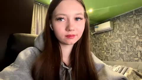 Lucy online show from April 20, 4:04 am